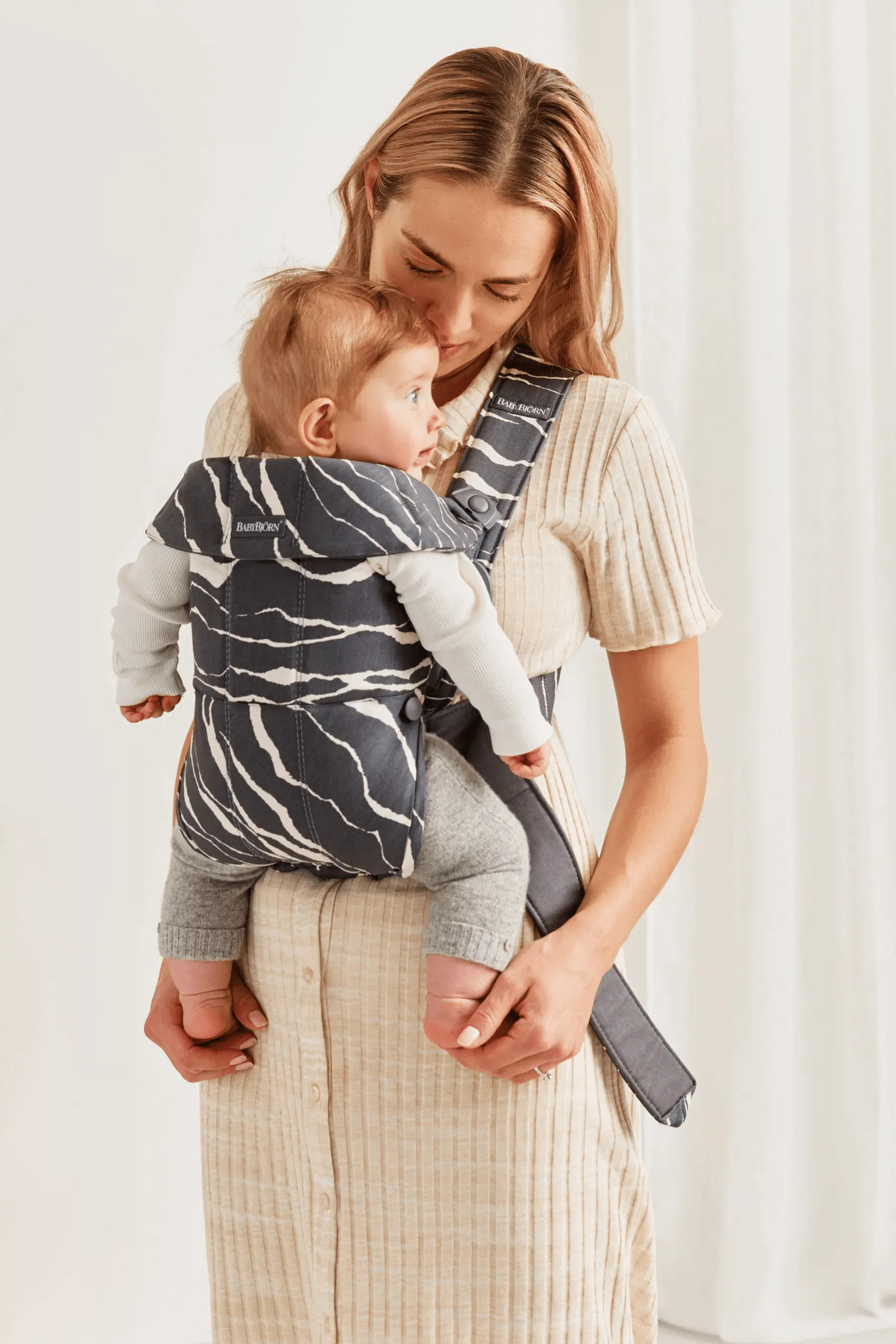 BabyBjörn Baby Carrier Mini (0-12 Months)