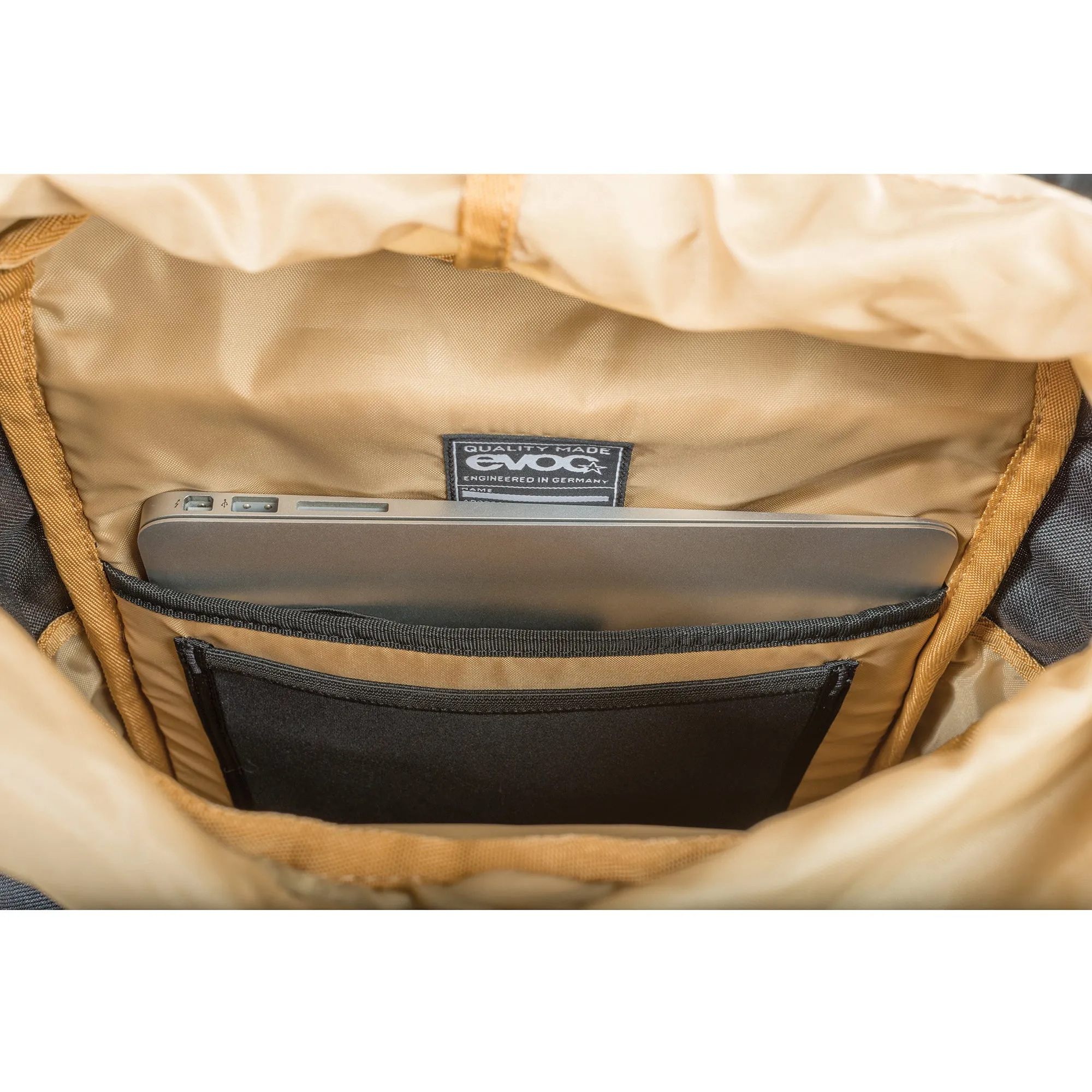 Evoc mission backpack 22L