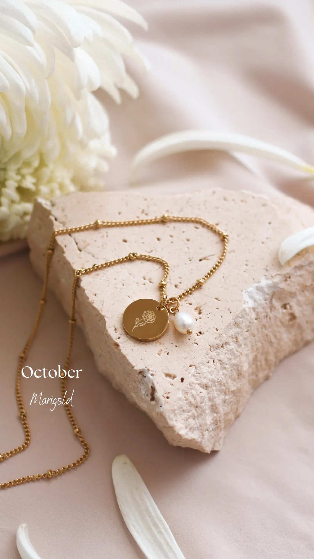 Kresta - Stainless Steel Engraved Pearl Necklace