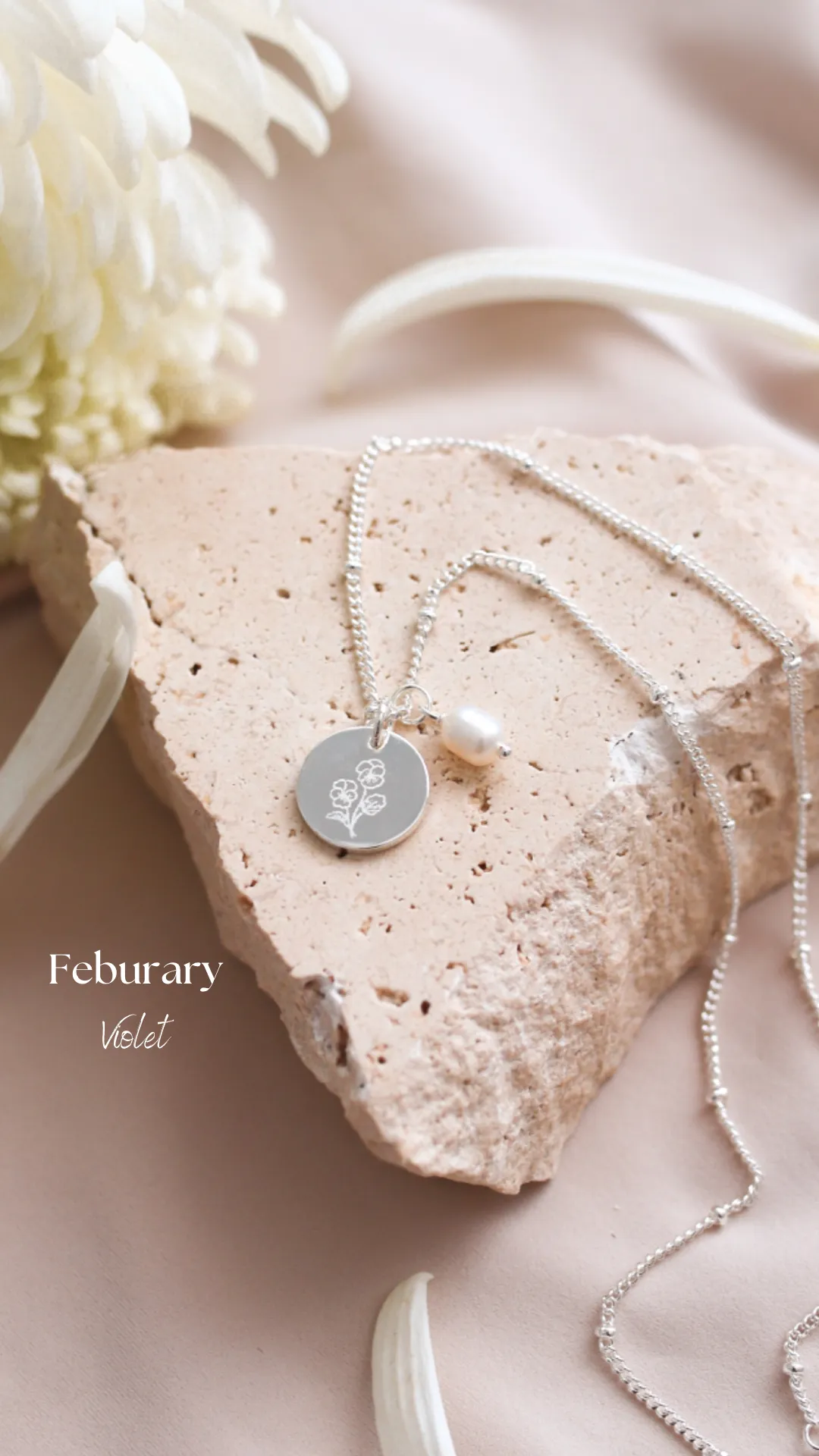 Kresta - Stainless Steel Engraved Pearl Necklace