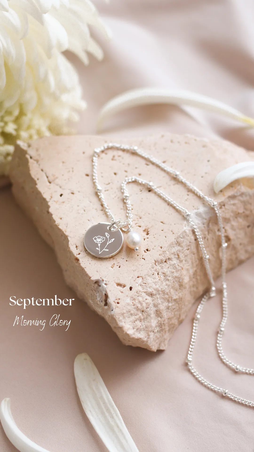 Kresta - Stainless Steel Engraved Pearl Necklace