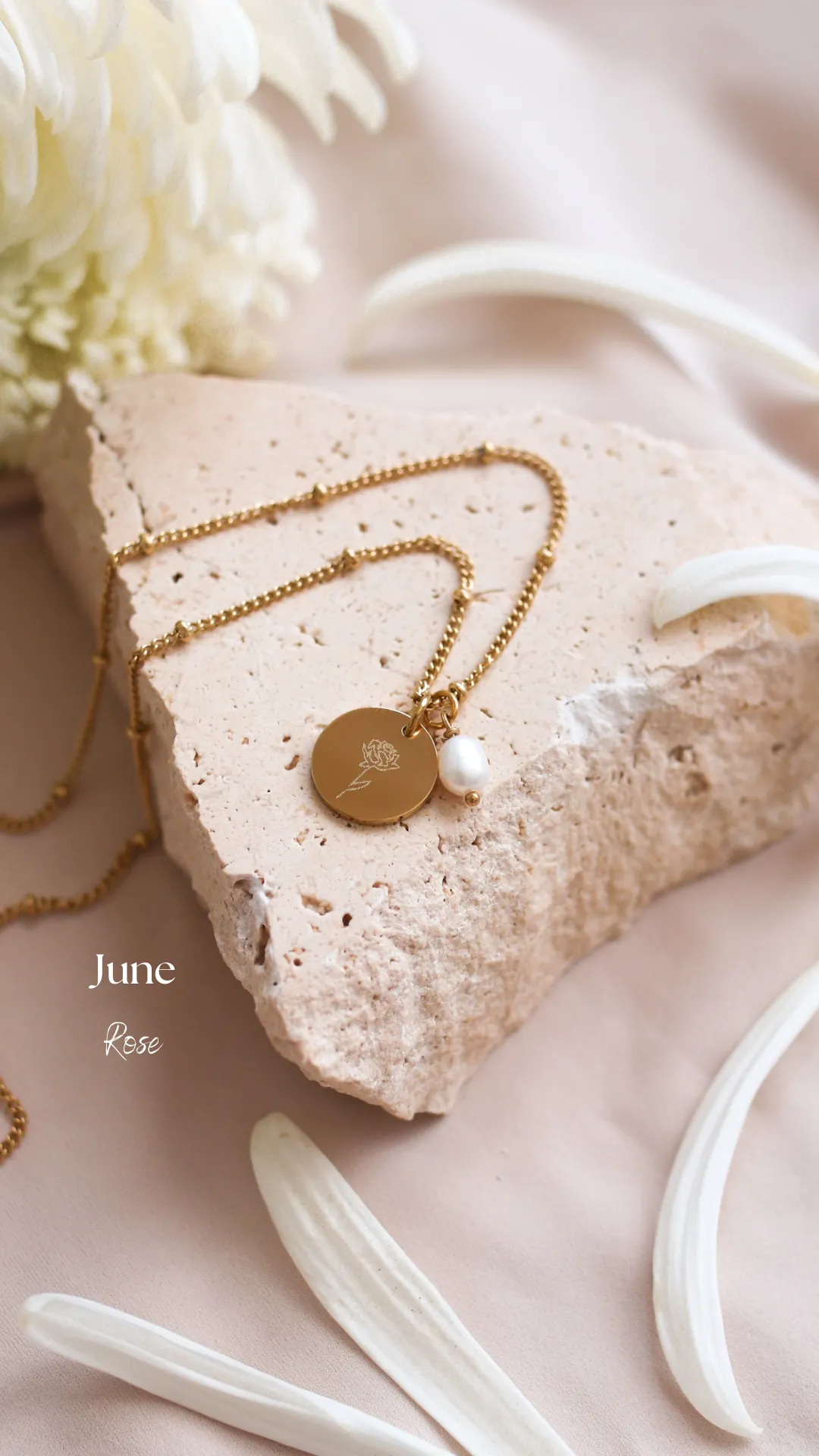Kresta - Stainless Steel Engraved Pearl Necklace