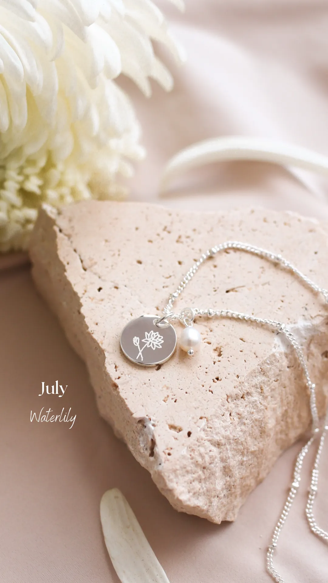 Kresta - Stainless Steel Engraved Pearl Necklace