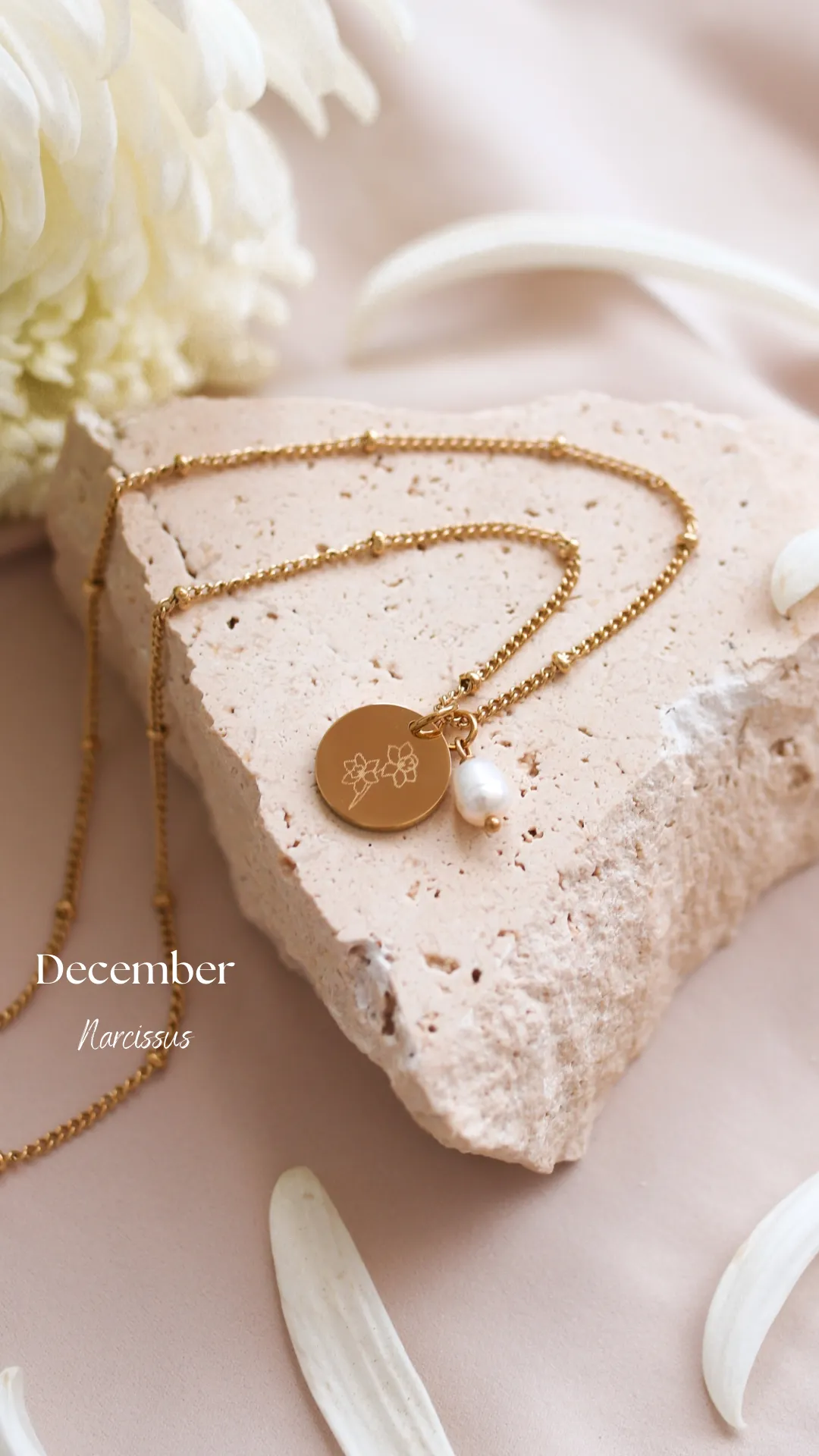 Kresta - Stainless Steel Engraved Pearl Necklace