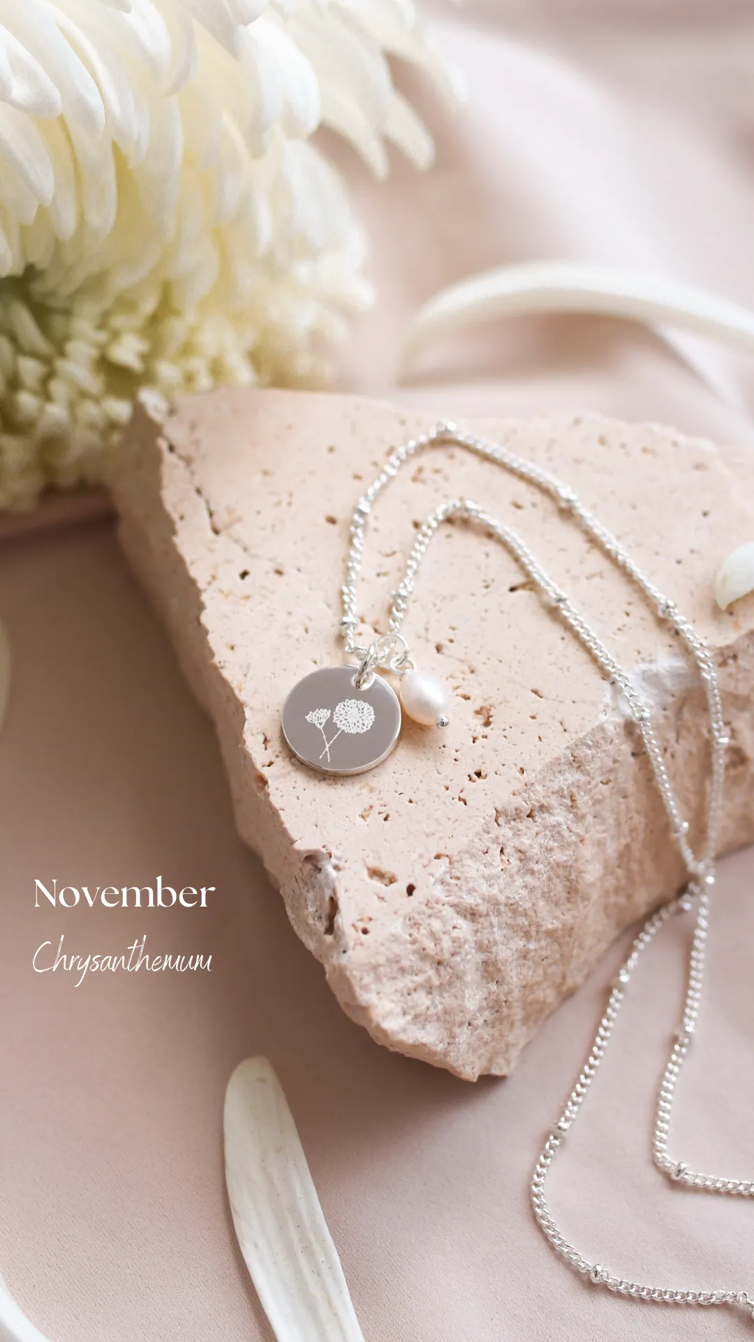 Kresta - Stainless Steel Engraved Pearl Necklace