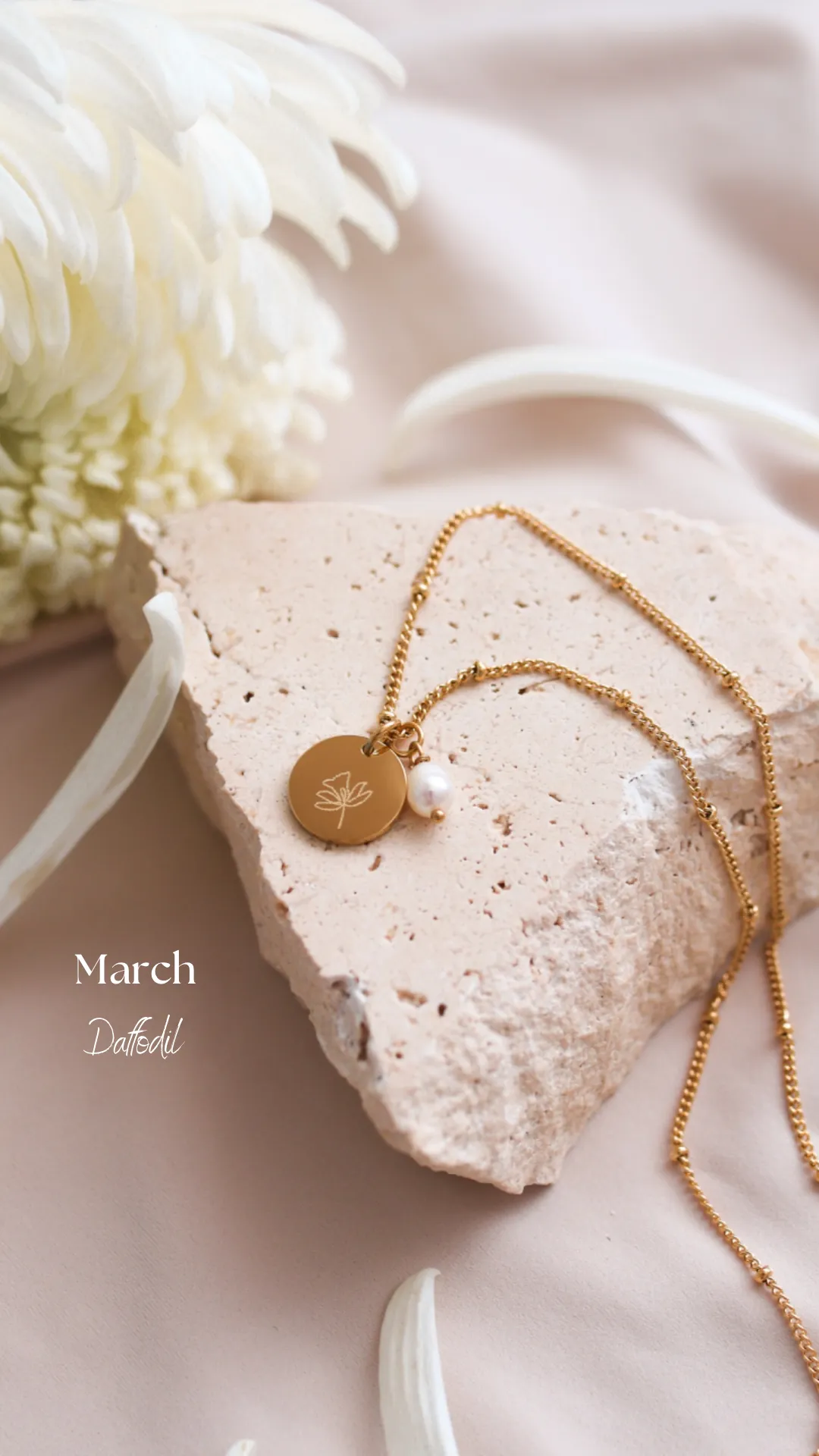 Kresta - Stainless Steel Engraved Pearl Necklace