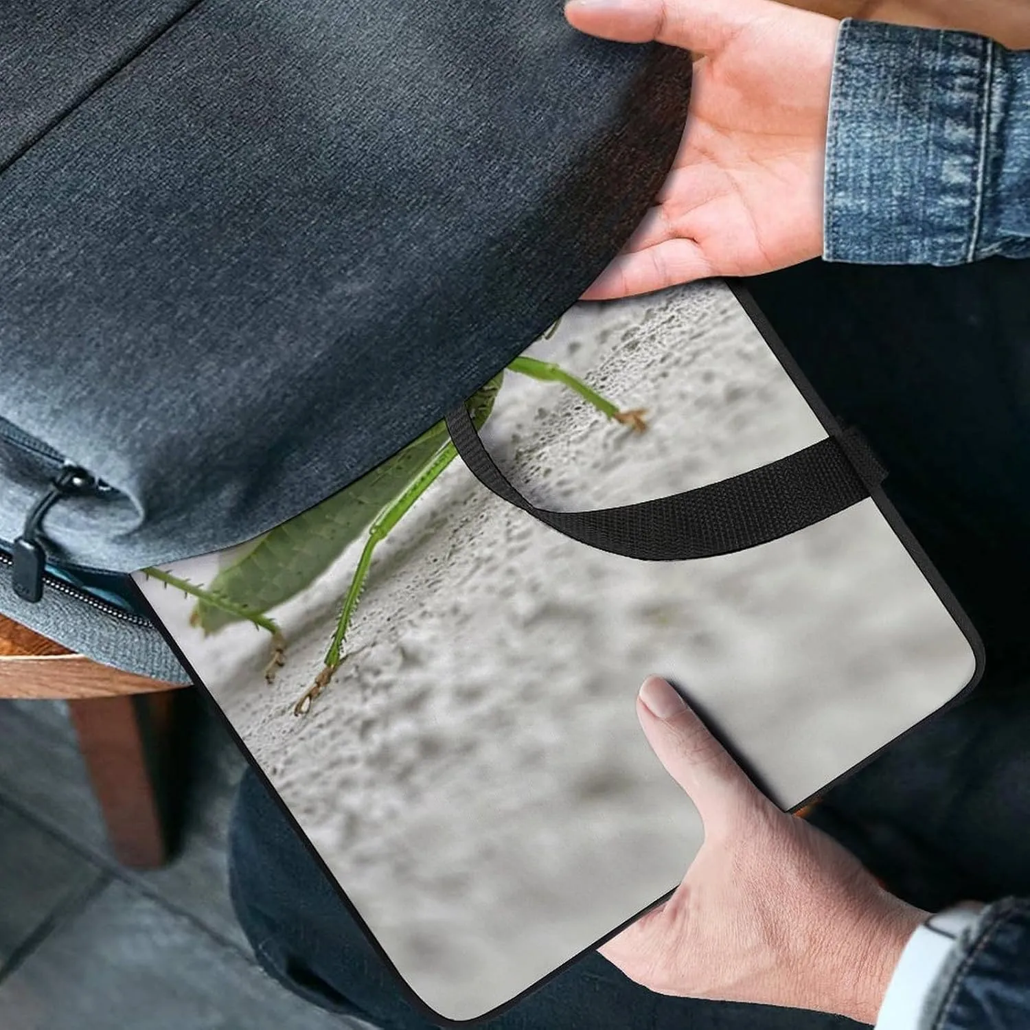 Laptop Shoulder Bag Laptop Bag Computer Bag Green Grasshopper Image Messenger Bag for Unisex