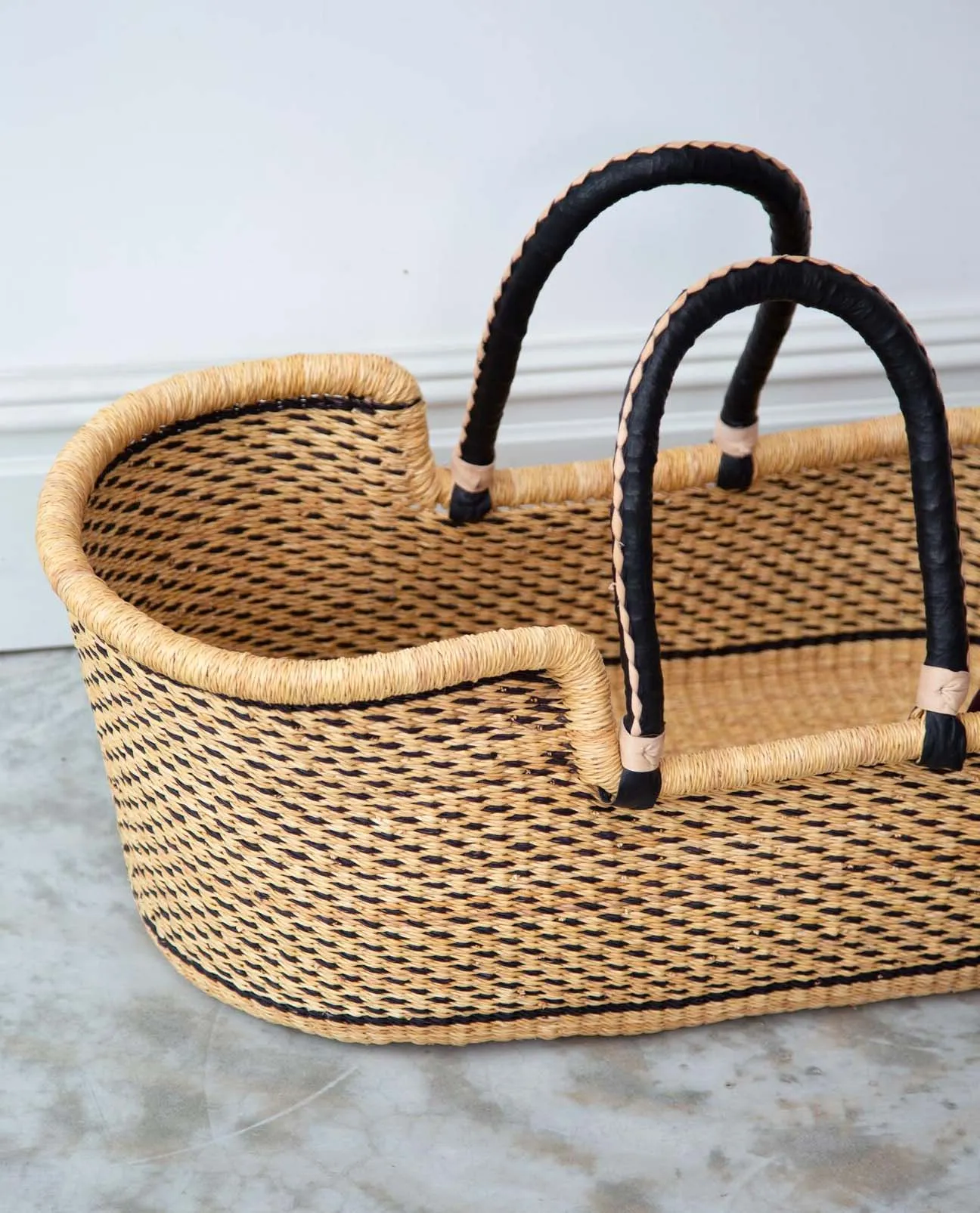 SISI Handwoven Moses Basket With Leather Handles