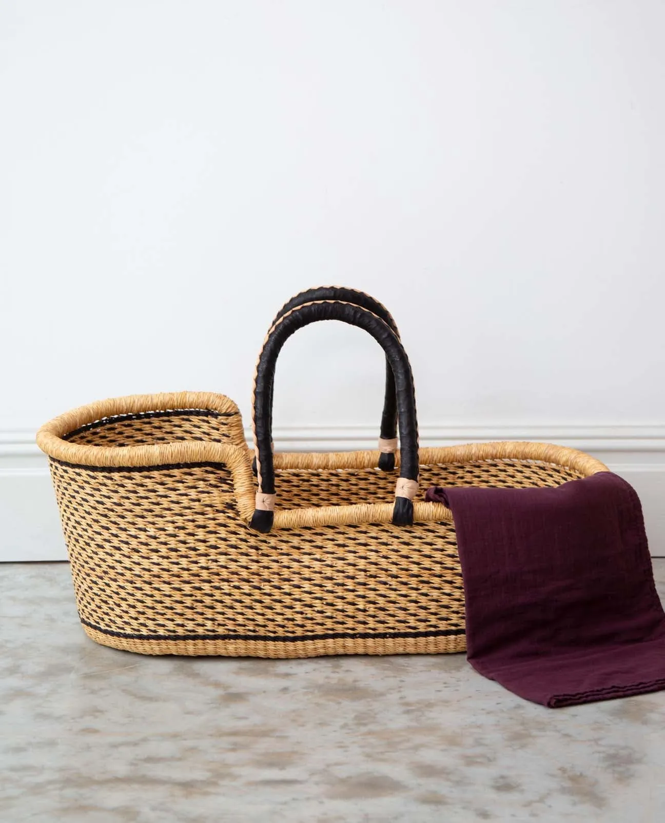 SISI Handwoven Moses Basket With Leather Handles