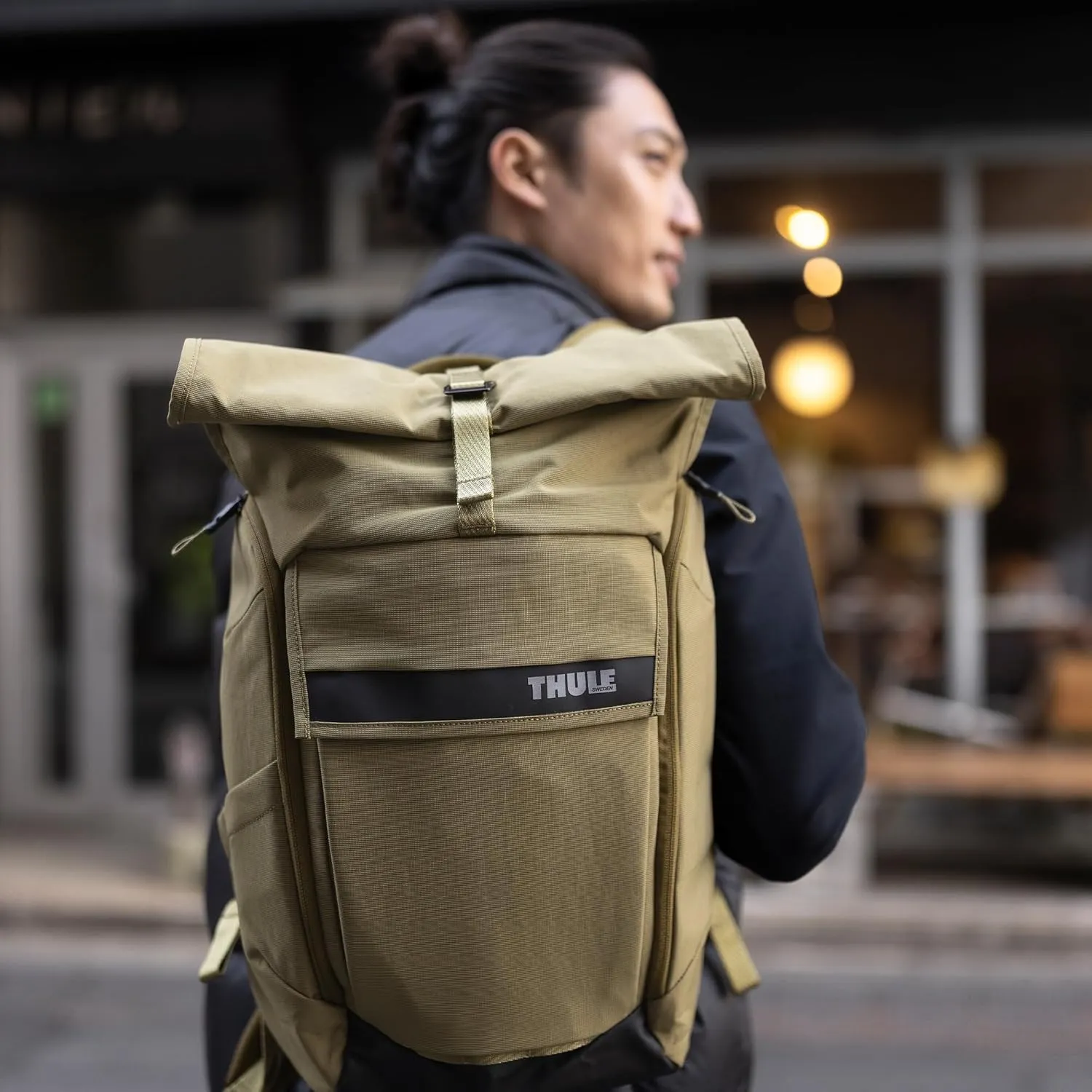 Thule Paramount 24L Backpack - Commuter Backpack with Padded Laptop Sleeve - Fits 16" laptops and 12" Tablets - Thoughtful Layout and Organization, Black